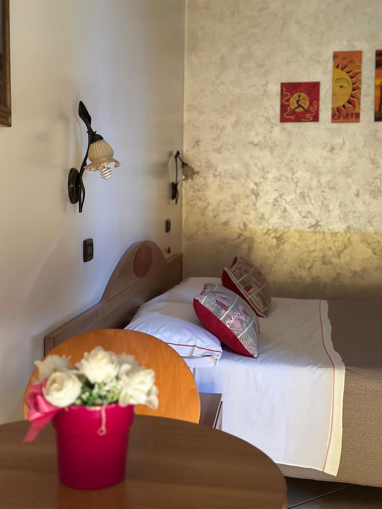 Hotel Il Giardino Degli Aranci 놀라 외부 사진