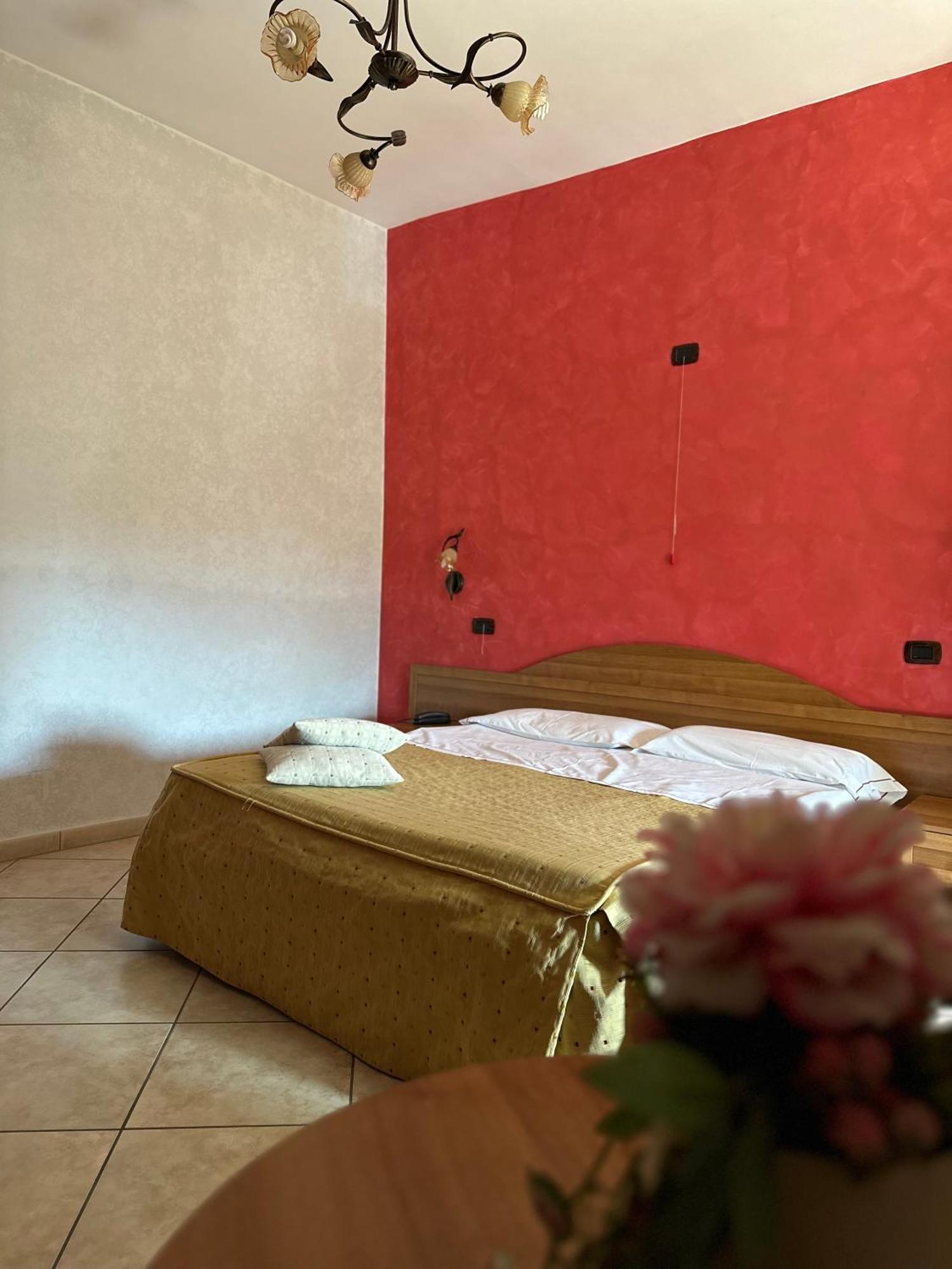 Hotel Il Giardino Degli Aranci 놀라 외부 사진