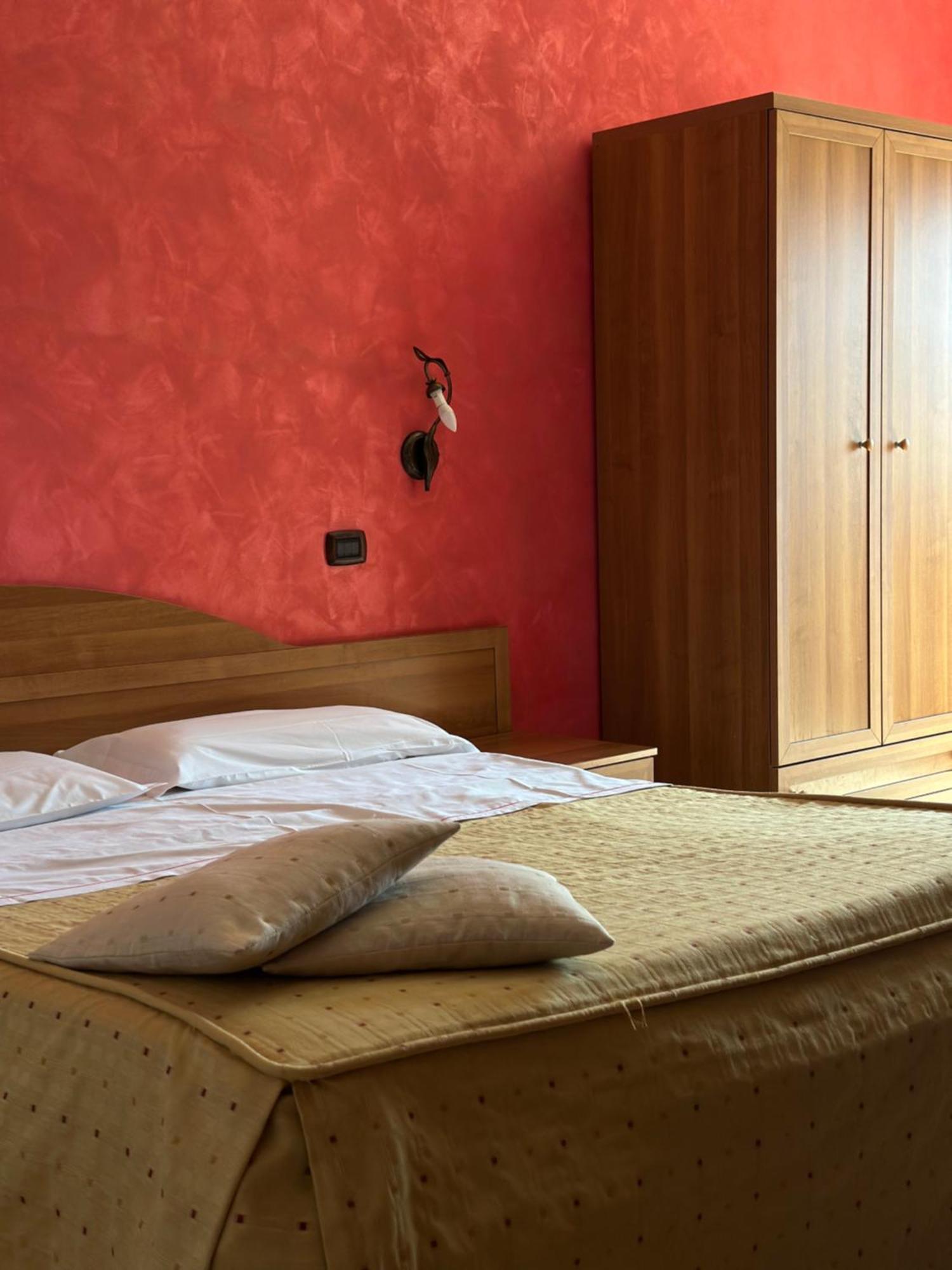 Hotel Il Giardino Degli Aranci 놀라 외부 사진