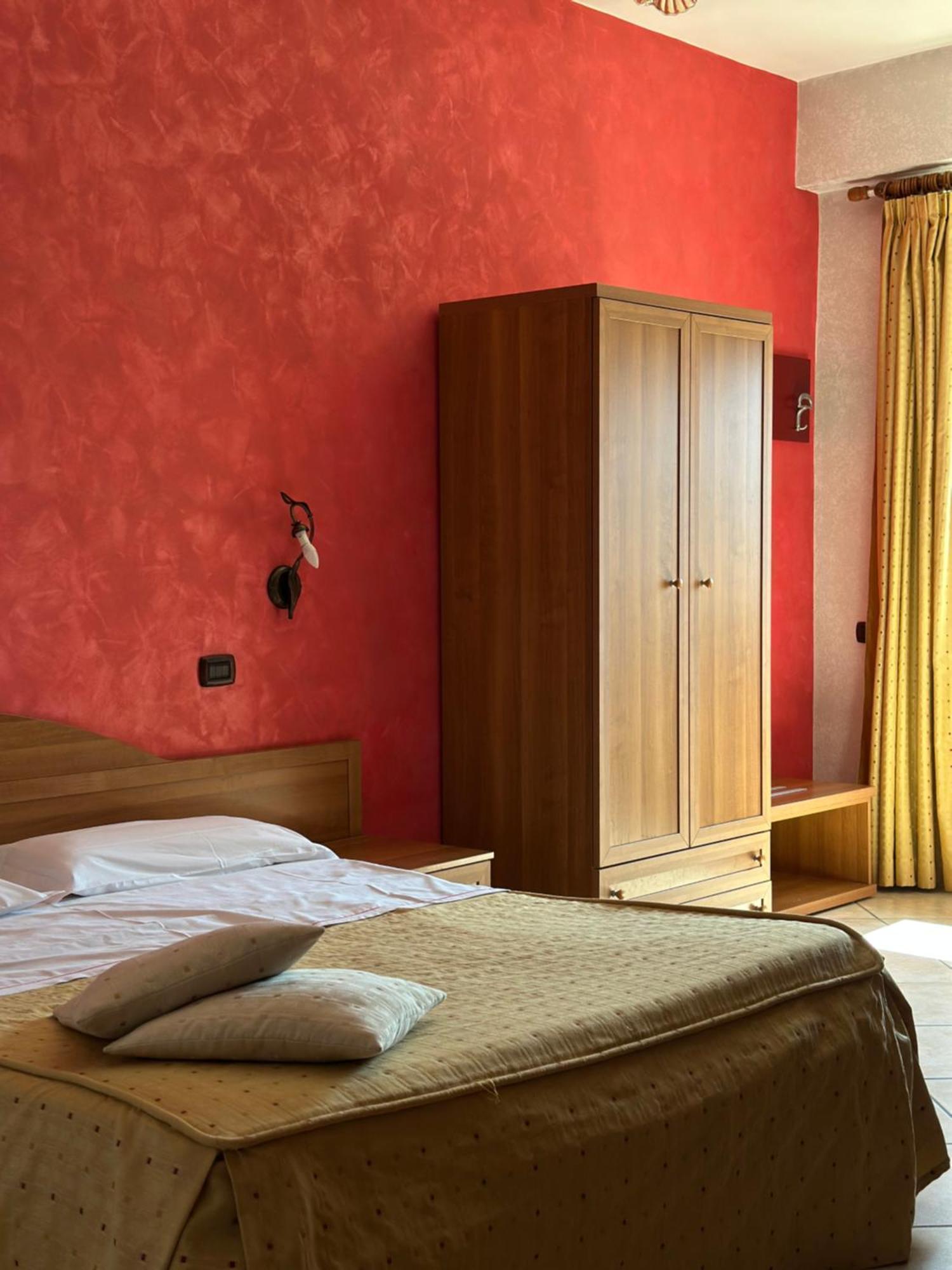 Hotel Il Giardino Degli Aranci 놀라 외부 사진
