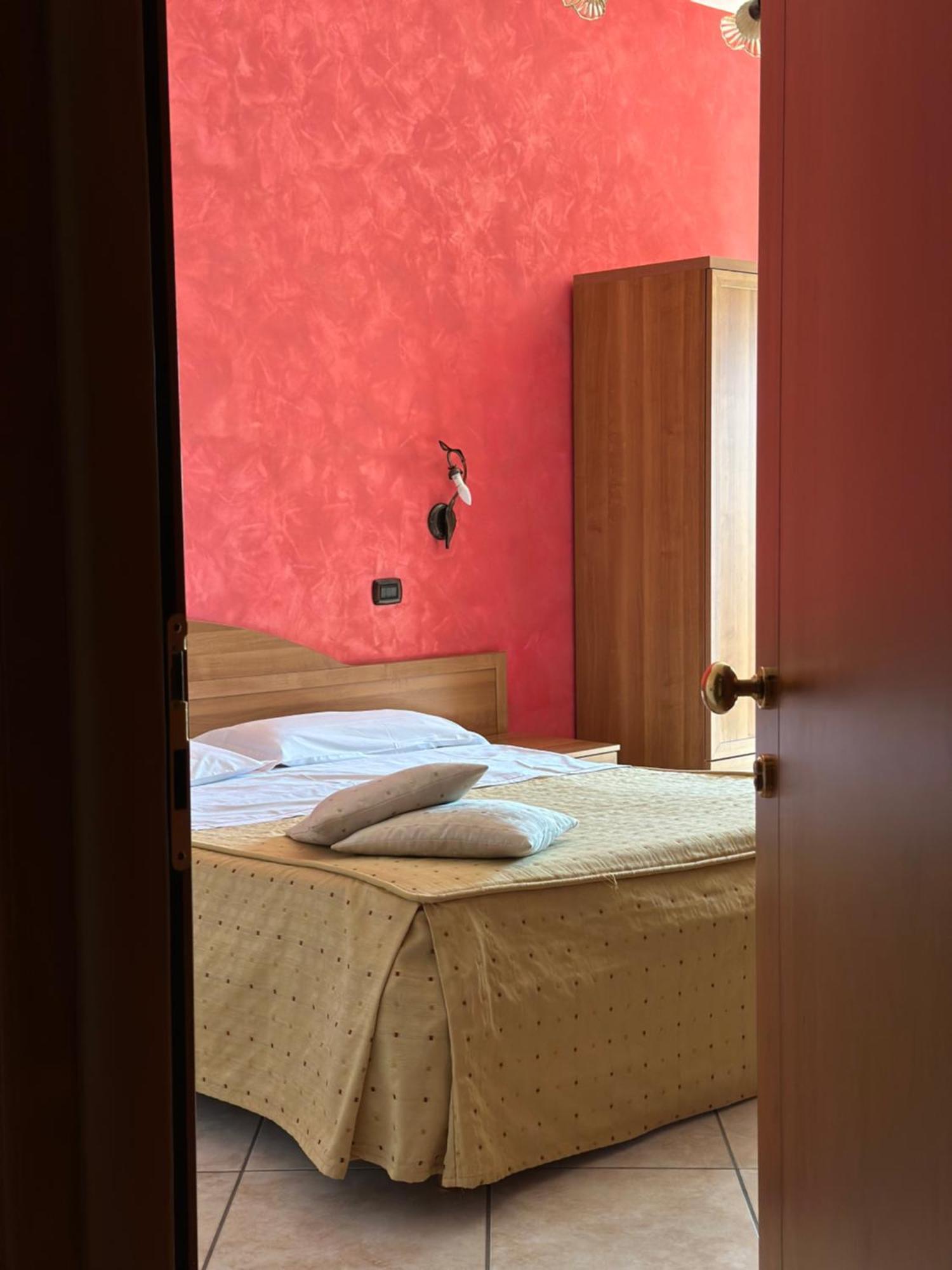 Hotel Il Giardino Degli Aranci 놀라 외부 사진
