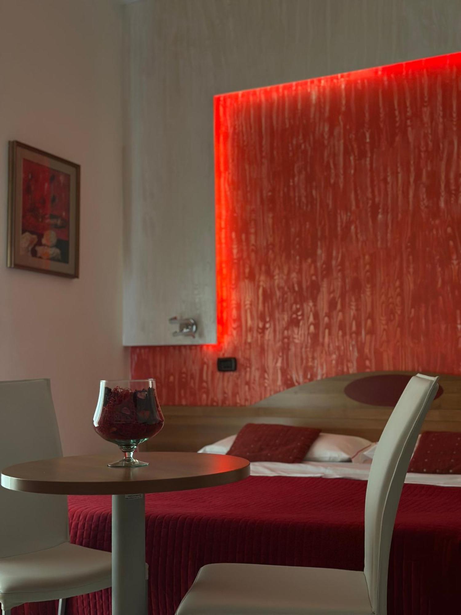 Hotel Il Giardino Degli Aranci 놀라 외부 사진