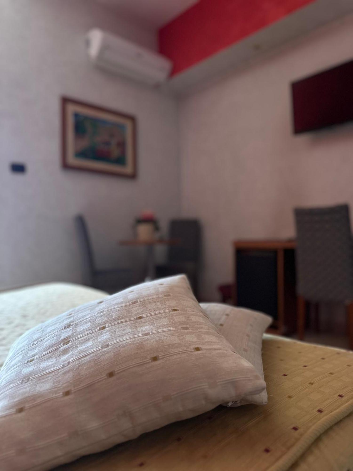 Hotel Il Giardino Degli Aranci 놀라 외부 사진